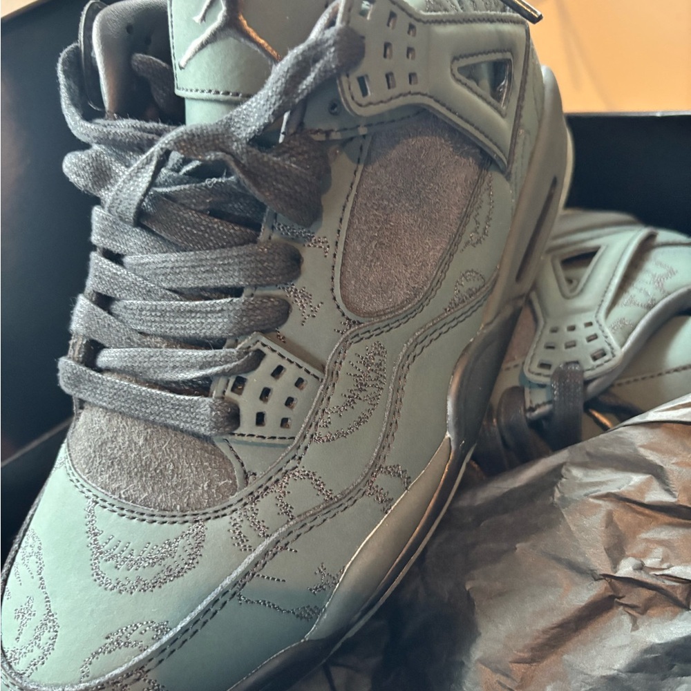 Jordan Air Jordan 4 Retro KAWS Black/Clear Glow Box Label - Picture 9 of 11